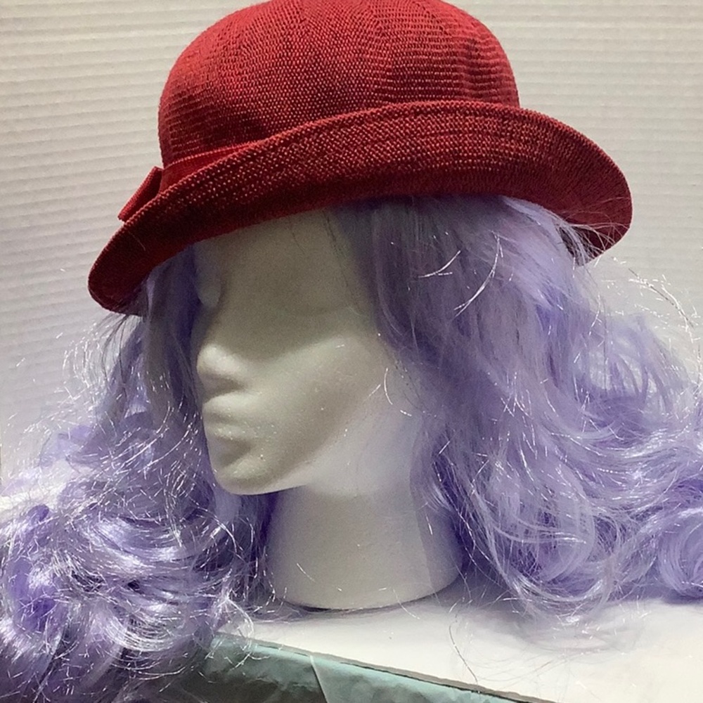 Beautiful Red Hat - Picture 4 of 10